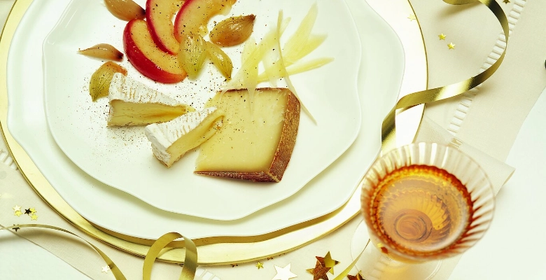 Bio-Käseplättchen mit Apfel-Schalotten